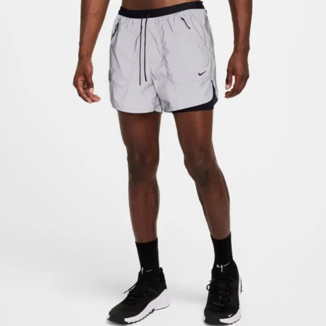 Nike Laufshorts>Dri-FIT Advanced Run Division 4in 2in1 Shorts Grau