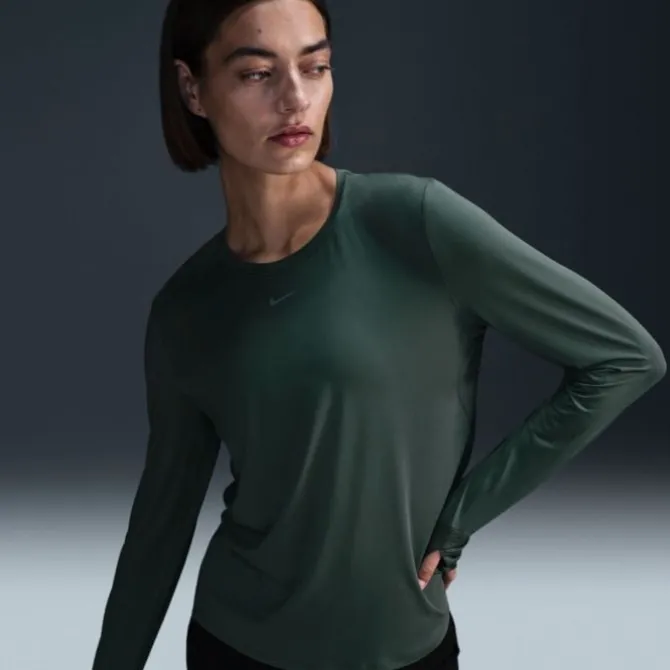 Nike Laufshirts>Dri-FIT One Classic Long Sleeve Tee Grün