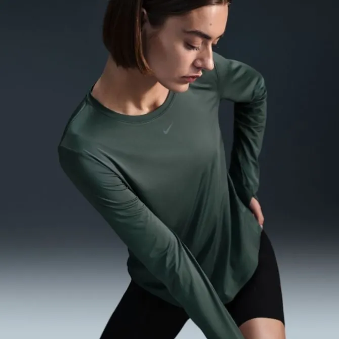 Nike Laufshirts>Dri-FIT One Classic Long Sleeve Tee Grün