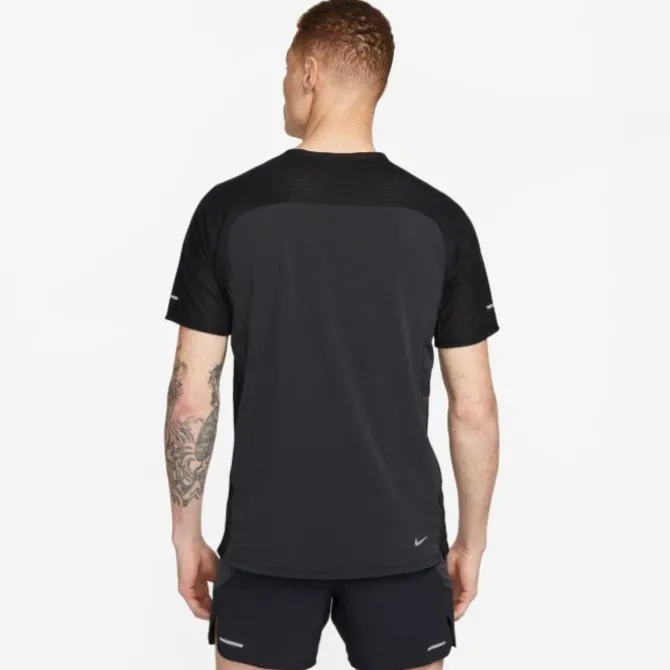 Nike Laufshirts>Dri-FIT Solar Chase Short Sleeve Tee Schwarz