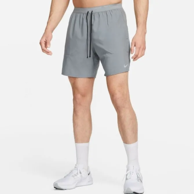 Nike Laufshorts>Dri-FIT Stride 7in Brief-Lined Shorts Grau