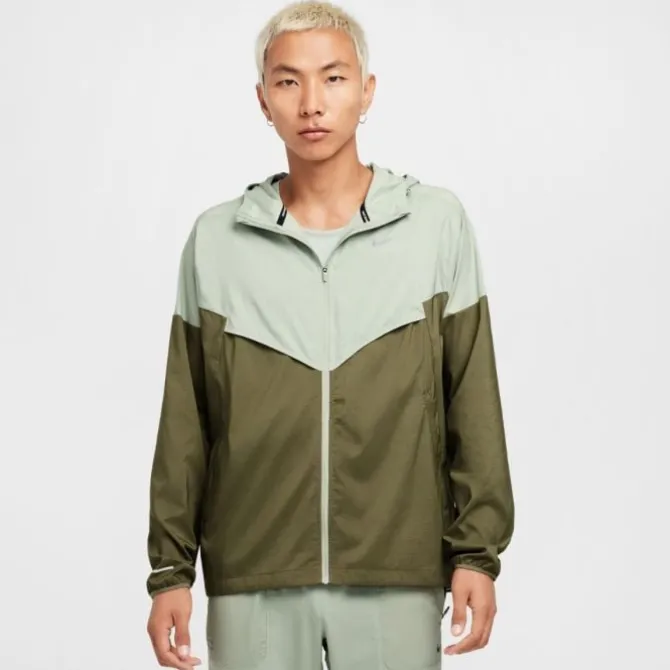 Nike Laufjacken>Impossibly Light Windrunner Jacket Grün